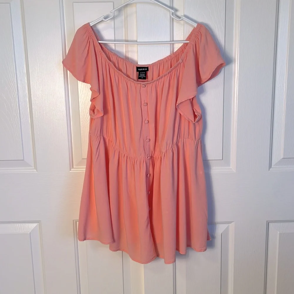 Torrid Coral Off Shoulder, Empire Waist Blouse, Faux Button Up, Size 0, Peach - Picture 1 of 5